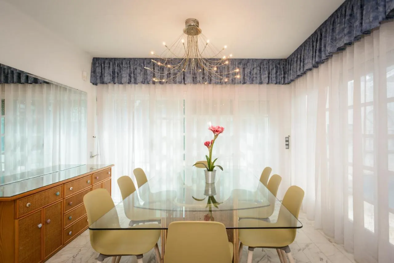Villa Requesens On Canal Empuriabrava Holiday home