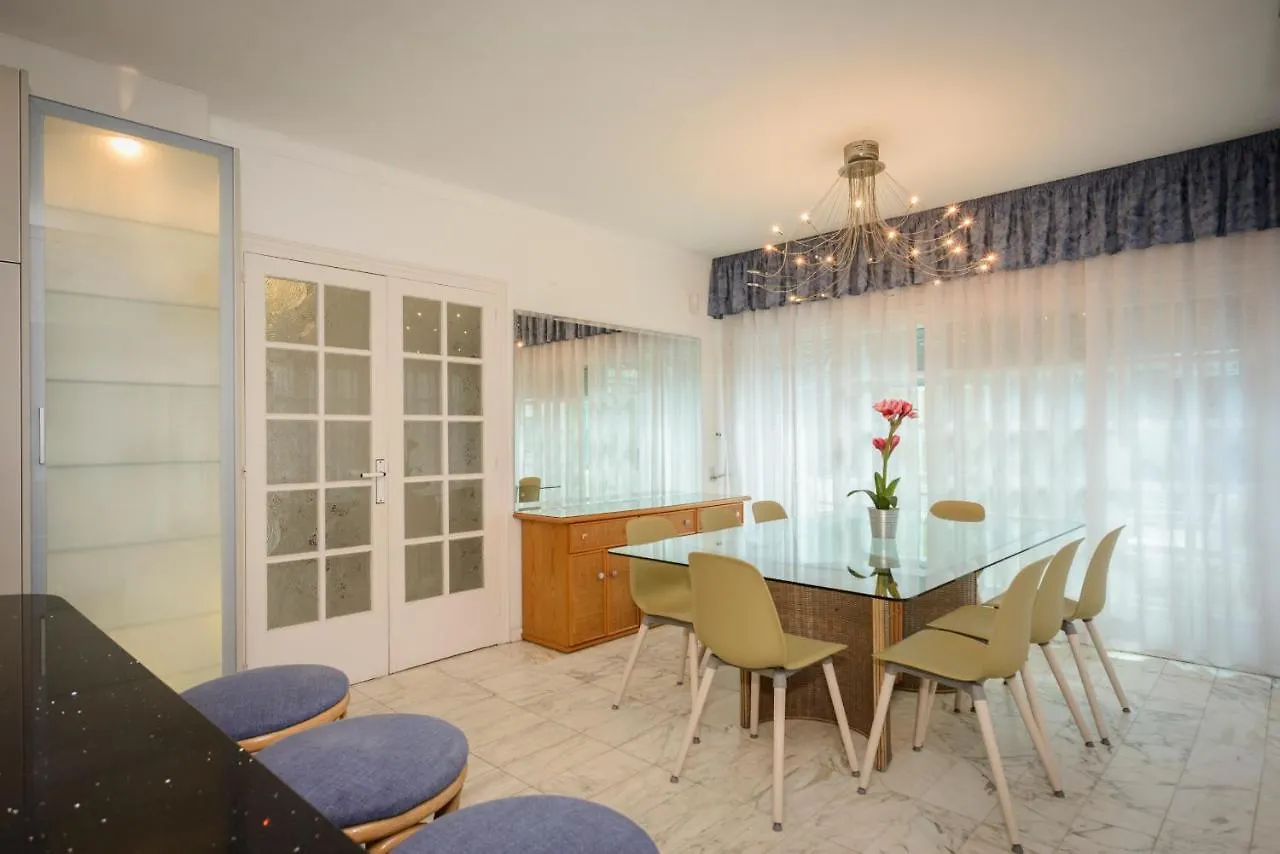 Holiday home Villa Requesens On Canal Empuriabrava