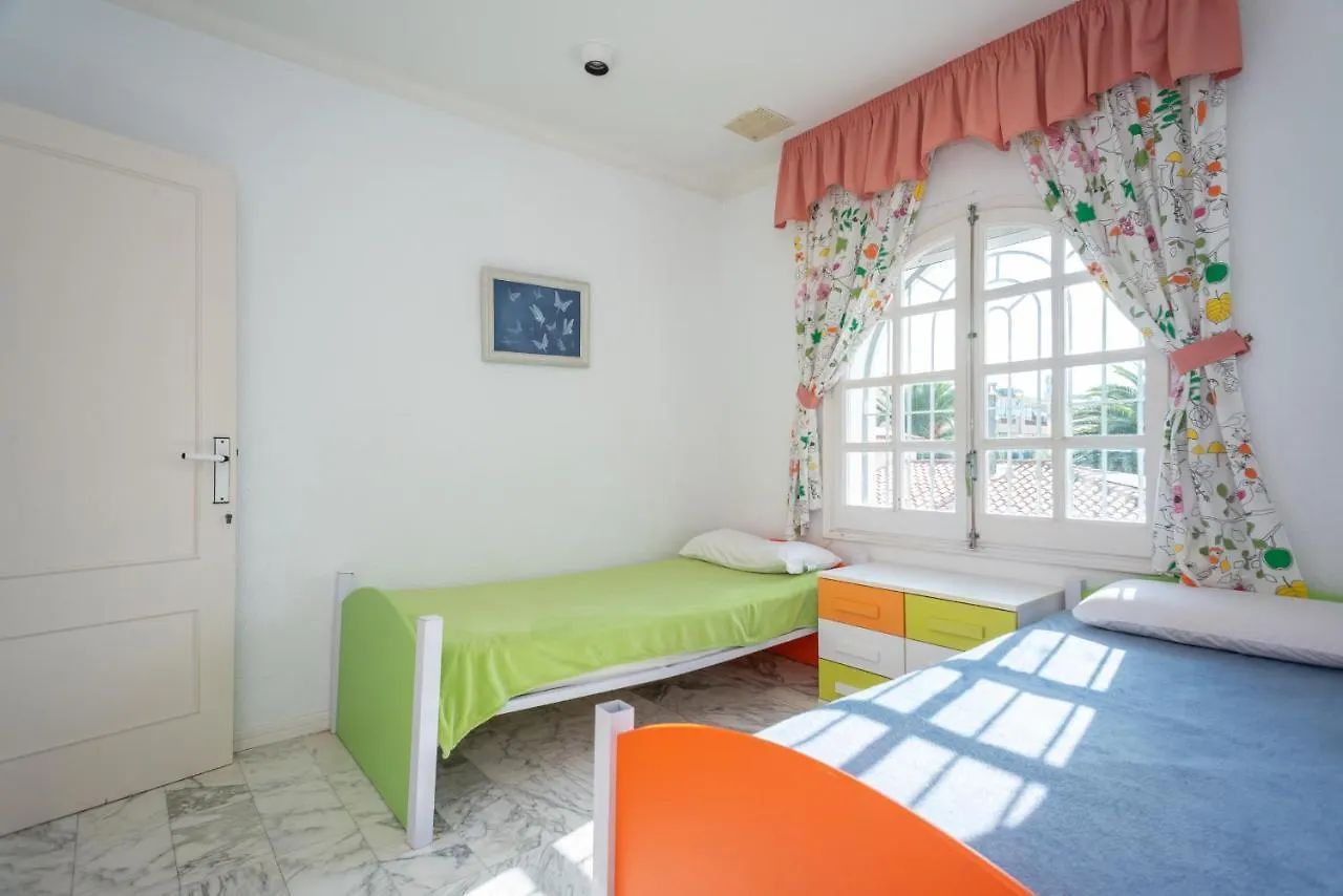Villa Requesens On Canal Empuriabrava
