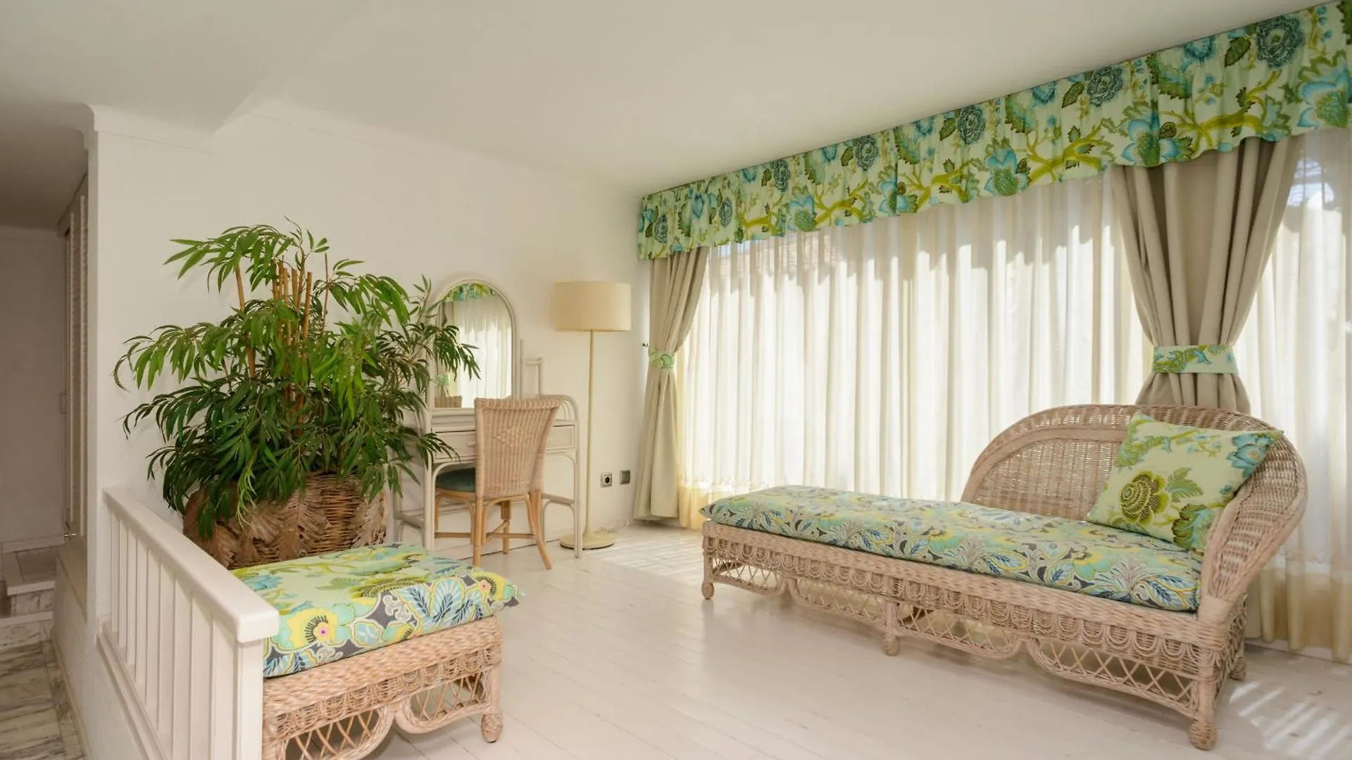 Villa Requesens On Canal Empuriabrava 0*,