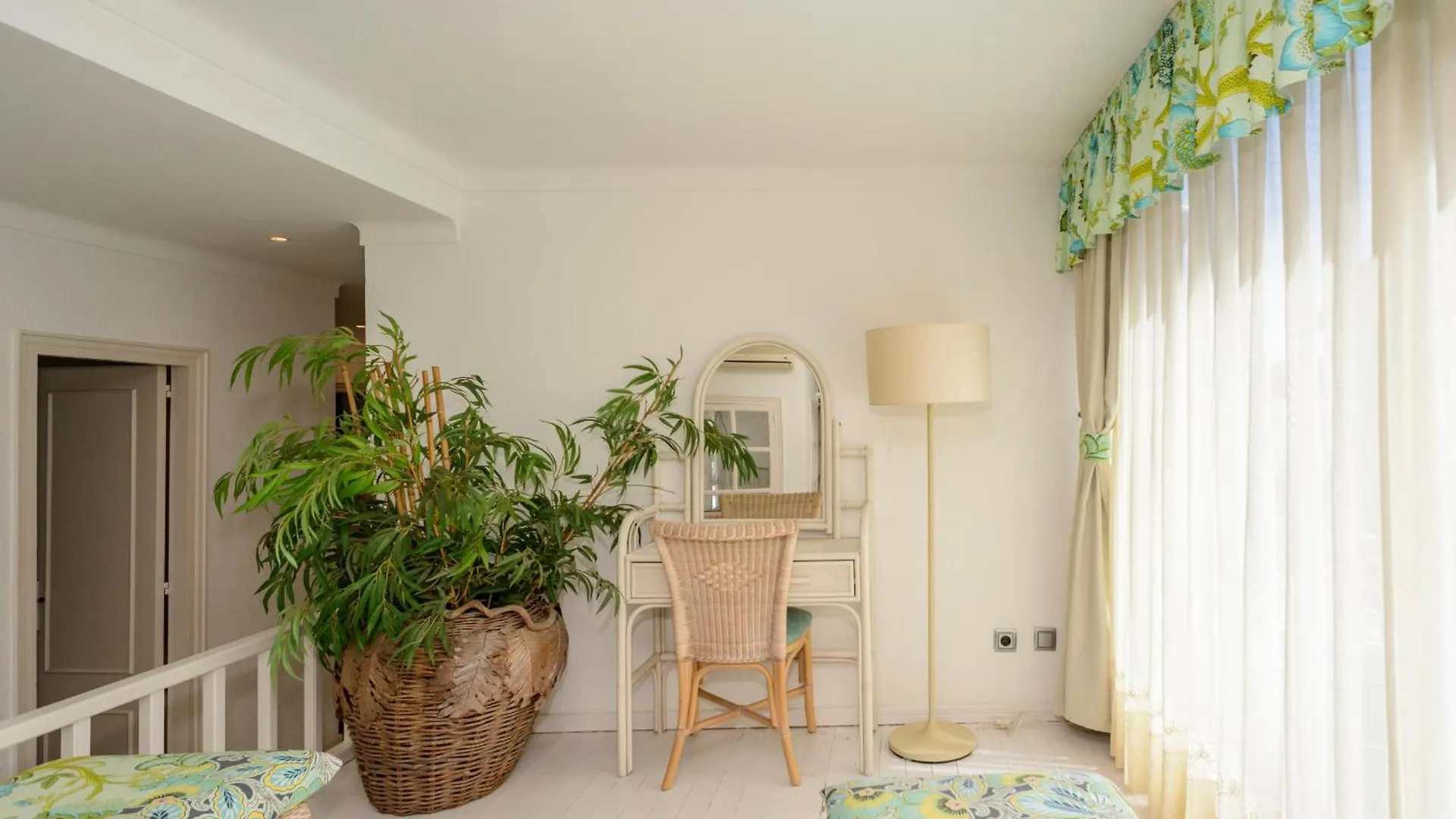 Villa Requesens On Canal Empuriabrava Spain