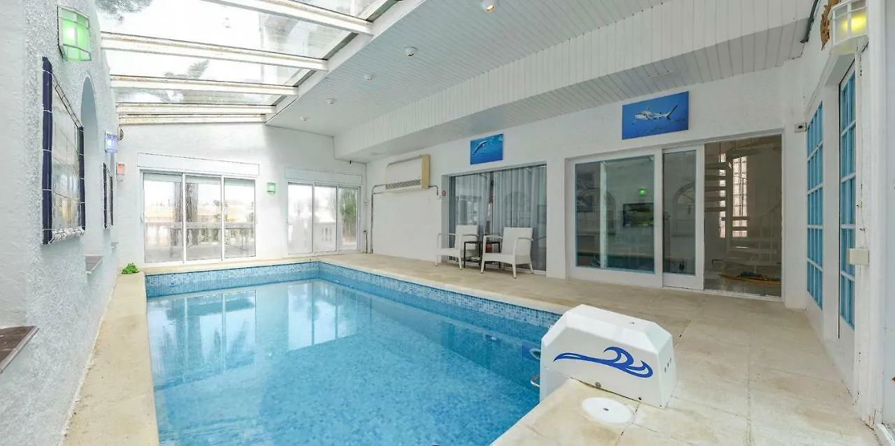 Villa Requesens On Canal Empuriabrava 0*,