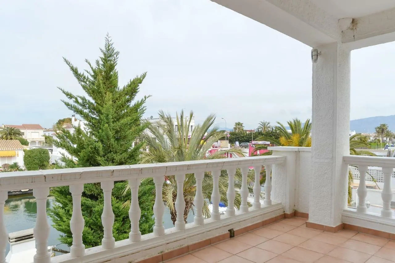 Villa Requesens On Canal Empuriabrava