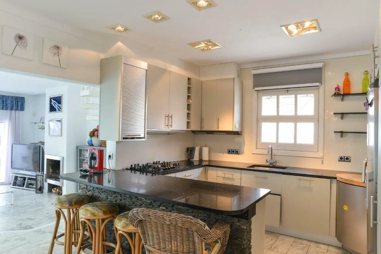 Holiday home Villa Requesens On Canal Empuriabrava Spain