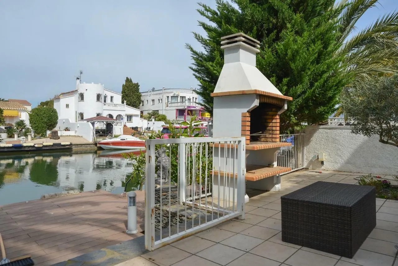 Villa Requesens On Canal Empuriabrava