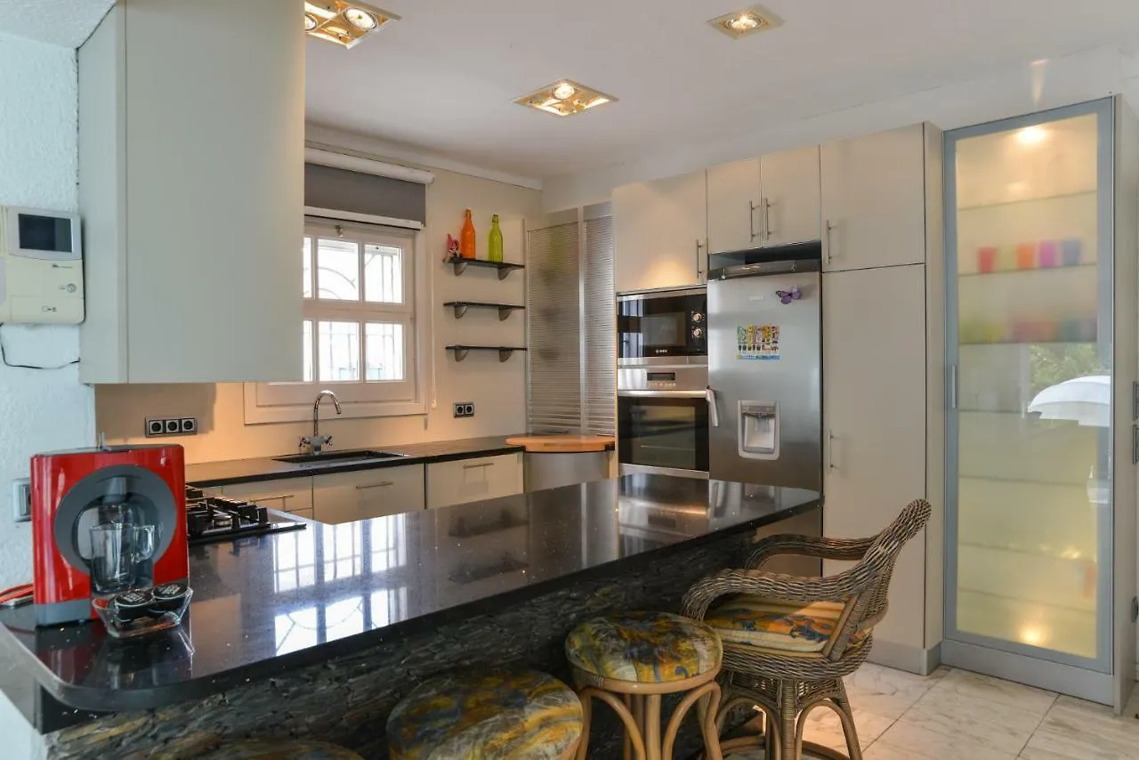 Villa Requesens On Canal Empuriabrava 0*,