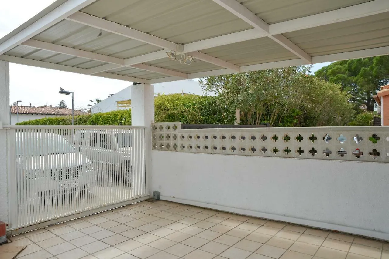Villa Requesens On Canal Empuriabrava Holiday home