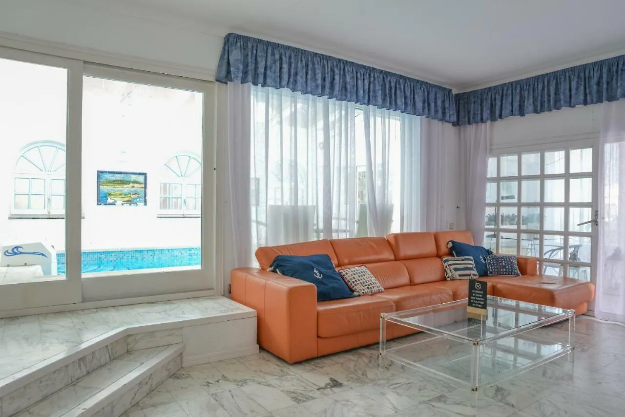 Casa vacanze Villa Requesens On Canal Empuriabrava
